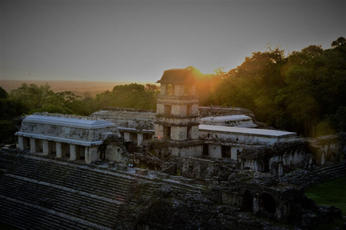 La cubierta del Palacio de Palenque Estuvo Pintada en Color Rojo, Confirman Restauradores - AlternativaTlx