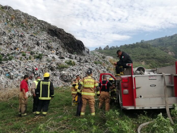 Controlan CEPC y Bomberos Incendio en Tiradero de Basura de Panotla