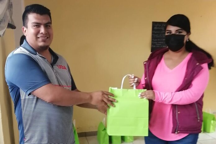Concluye Curso Sobre Colocación de Uñas Acrílicas en Acatitla