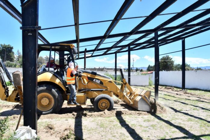 Recorre Santos Cedillo Instalaciones del Recinto Ferial
