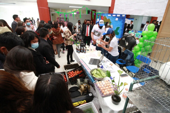 Alumnos de la UPTREP Presentaron 17 Proyectos en la Primera Expo Comercio y Logística Internacional - AlternativaTlx Alumnos de la UPTREP Presentaron 17 Proyectos en la Primera Expo Comercio y Logística Internacional - AlternativaTlx