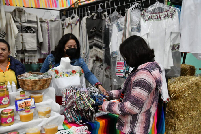 Con Artesanías de Huamantla y la Región quedó Instalado el Pabellón Artesanal en el Recinto Ferial - AlternativaTlx