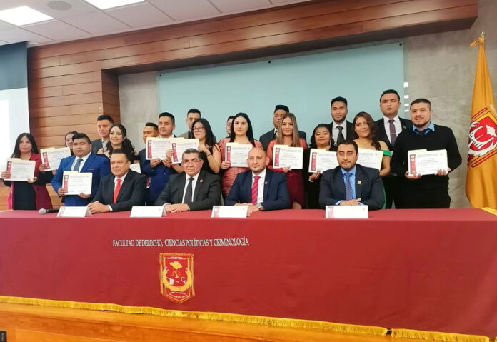 Culminan Estudios en Ciencias Políticas y Administración Pública en la UATx - AlternativaTlx