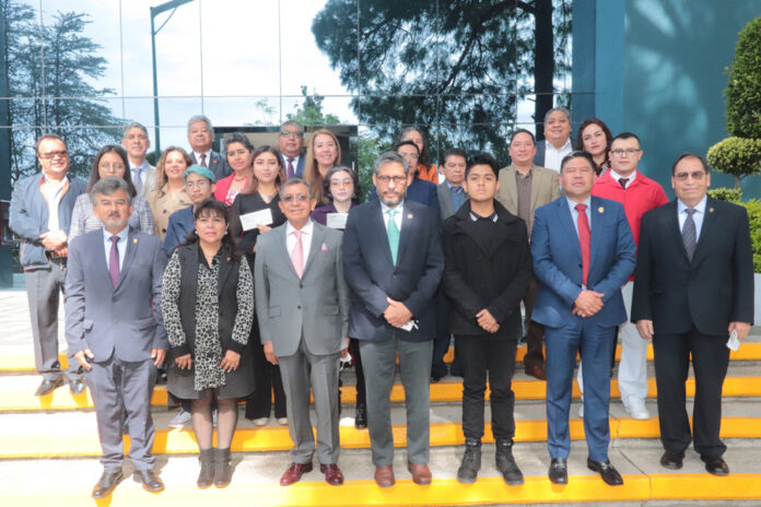 Cumple UATx con la Entrega de Becas Institucionales - AlternativaTlx