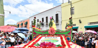 Disfrutan Familias en Huamantla Fiesta Multicolor en el Desfile de la Dalia - AlternativaTlx