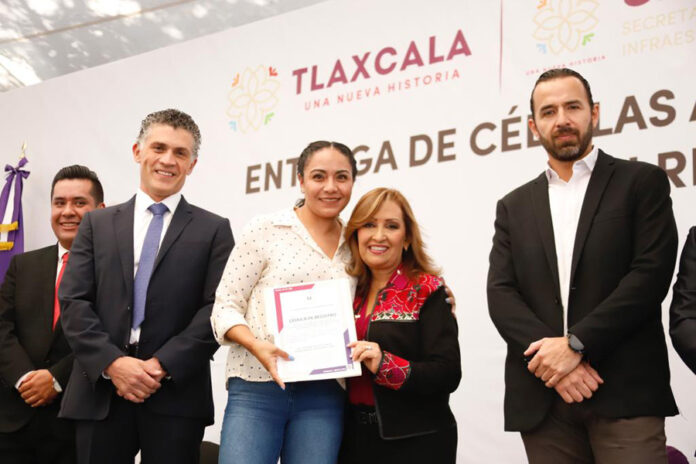 Entregó Gobernadora Lorena Cuéllar Cédulas a Transportistas de Materiales Relacionados con Ejecución de Obra Pública - AlternativaTlx