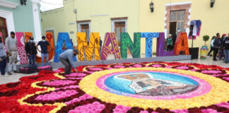 Gobierno del Estado Reconoce Labor de los Artesanos de Huamantla que Lograron el Certificado del Récord Guinness - AlternativaTlx