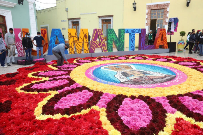 Gobierno del Estado Reconoce Labor de los Artesanos de Huamantla que Lograron el Certificado del Récord Guinness - AlternativaTlx
