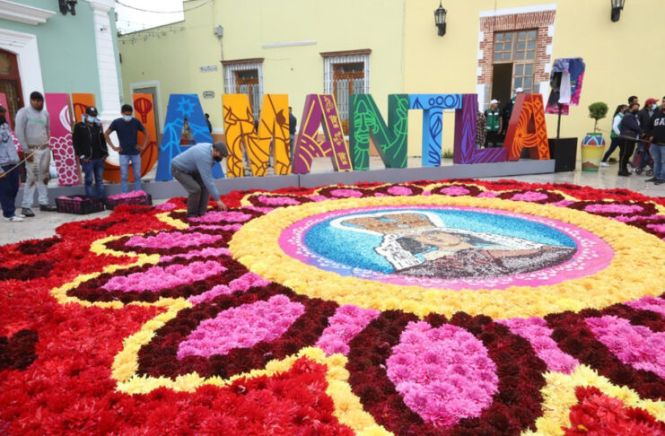 Gobierno del Estado Reconoce Labor de los Artesanos de Huamantla que Lograron el Certificado del Récord Guinness - AlternativaTlx
