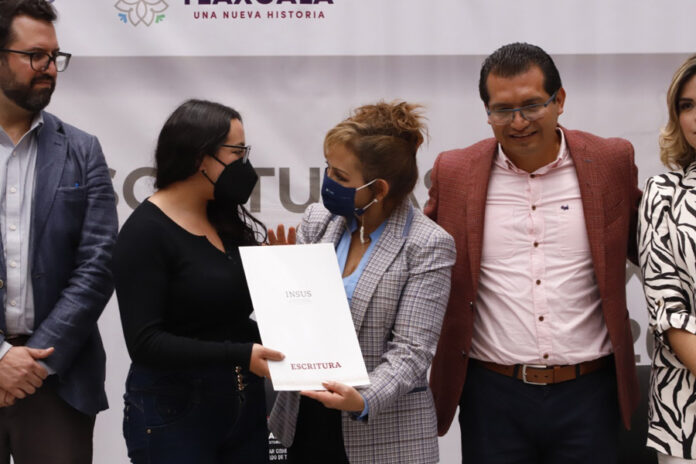Proceso de Escrituración en Tlaxcala, el más Ágil del País Gobernadora Lorena Cuéllar - AlternativaTlx Proceso de Escrituración en Tlaxcala, el más Ágil del País: Gobernadora Lorena Cuéllar - AlternativaTlx