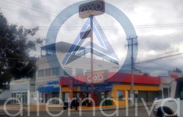 Asegura Policía a Cuatro por Asalto a OXXO - AlternativaTlx