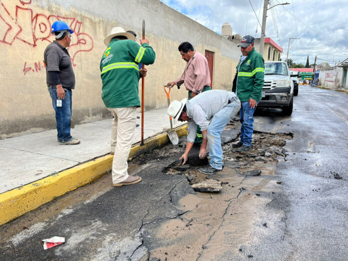 Atiende CAPAMH Fuga de Agua en Calle del Centro de Huamantla - AlternativaTlx