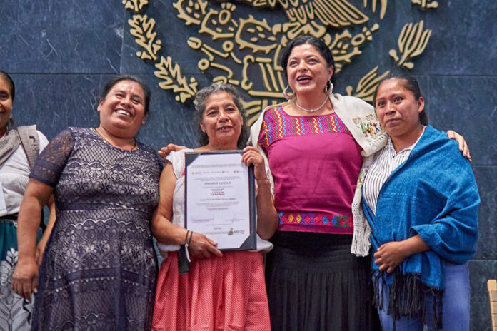 Conejo Horneado Relleno con Flores Silvestres y Tamales de Flor de Izote, Recetas Ganadoras de la Convocatoria ¿A qué Sabe la Patria? 2022 - AlternativaTlx