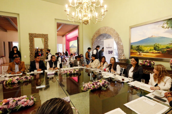 Conocen Diputados Programas y Servicios de SEDIF a Grupos Prioritarios - AlternativaTlx