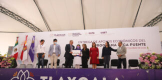Gobernadora Entrega “Beca Puente” a Estudiantes para Evitar Deserción Escolar - AlternativaTlx