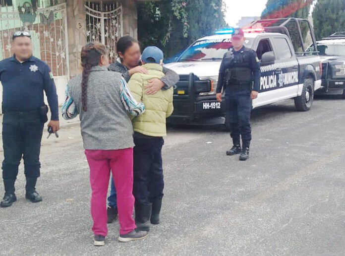 Reúnen Autoridades de Huamantla a Menor Reportado como no Localizable con sus Familiares - AlternativaTlx