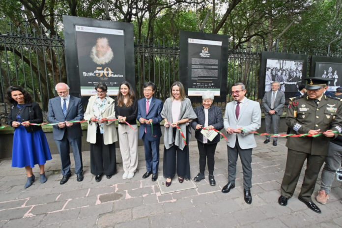 Se Inaugura la Exposición Fotográfica Sobre los 50 Años del Festival Internacional Cervantino - AlternativaTlx