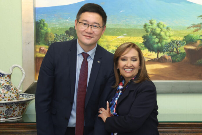Se Reúne Gobernadora Lorena Cuéllar con Representante del Grupo Automotriz Chino GAC - AlternativaTlx Se Reúne Gobernadora Lorena Cuéllar con Representante del Grupo Automotriz Chino GAC - AlternativaTlx
