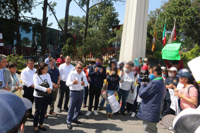 Atiende Rector de la UATx Demandas de Estudiantes - AlternativaTlx