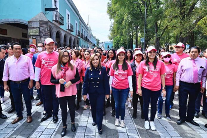 Da Banderazo Gobernadora Lorena Cuéllar a Campaña Permanente de la Lucha contra el Cáncer de Mama - AlternativaTlx