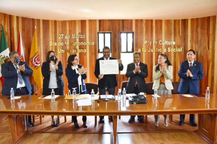 Distingue UATx a Exrector por sus Aportaciones Académicas - AlternativaTlx