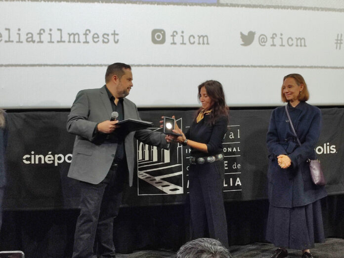Olivia Harrison Recibió la Medalla Filmoteca UNAM en el 20° FICM - AlternativaTlx