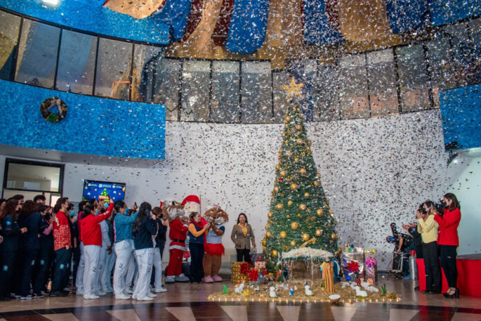 Encienden Árbol Navideño en la Universidad Metropolitana de Tlaxcala - AlternativaTlx