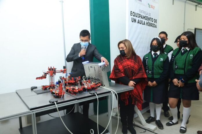 Entregó Gobernadora Equipamiento de Aula Híbrida en CECyTE de Xicohtzinco - AlternativaTlx