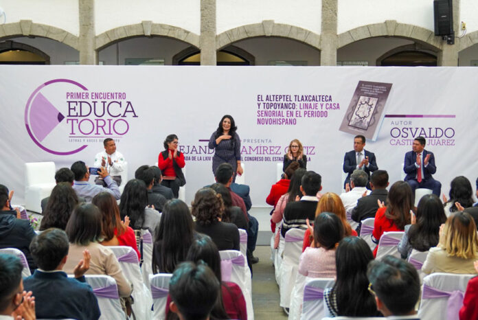 Presentan Libro 