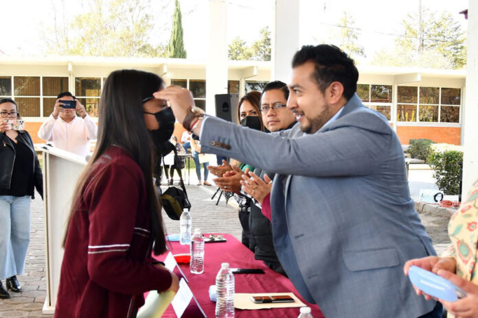Seguiremos Impulsando la Educación de las y los Jóvenes Huamantlecos Salvador Santos Cedillo - AlternativaTlx Seguiremos Impulsando la Educación de las y los Jóvenes Huamantlecos: Salvador Santos Cedillo - AlternativaTlx