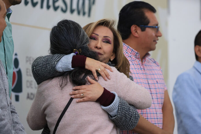 Entrega Cuéllar Cisneros Tarjetas de Pensión a Adultos Mayores - AlternativaTlx Entrega Cuéllar Cisneros Tarjetas de Pensión a Adultos Mayores - AlternativaTlx