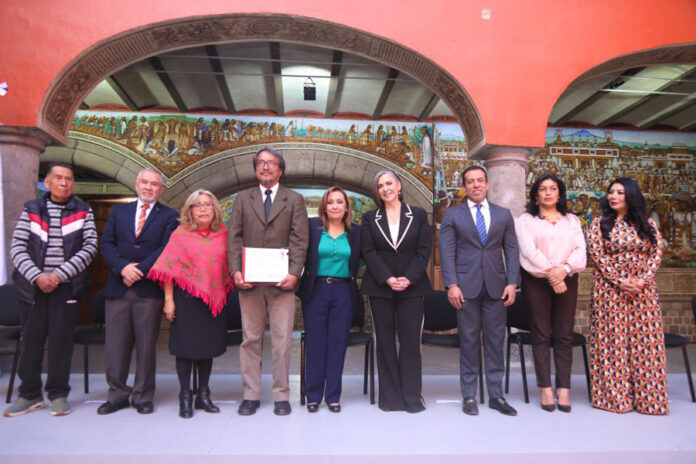 Atestiguó Gobernadora Lorena Cuéllar Entrega de “Presea del Centenario del Nacimiento de Tlacuilo–Tlamatini” - AlternativaTlx Atestiguó Gobernadora Lorena Cuéllar Entrega de “Presea del Centenario del Nacimiento de Tlacuilo–Tlamatini” - AlternativaTlx