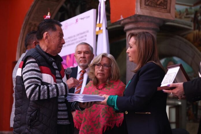 Atestiguó Gobernadora Lorena Cuéllar Entrega de “Presea del Centenario del Nacimiento de Tlacuilo–Tlamatini” - AlternativaTlx