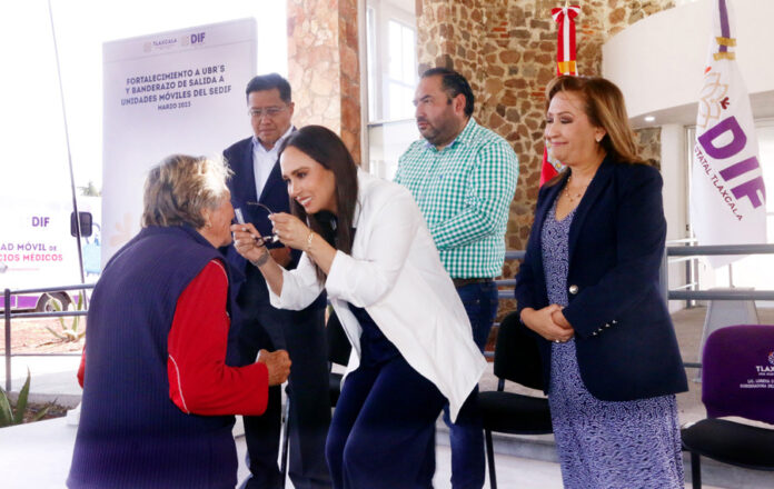 Entrega Sistema Estatal DIF Sillas de Ruedas y Lentes para Vista Cansada - AlternativaTlx