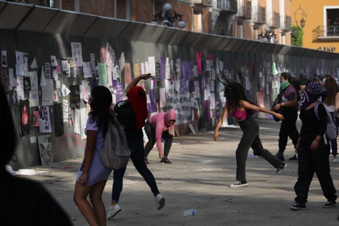 Cierra el 8 de Marzo en Tlaxcala con Personas Lesionadas y Daños a Inmuebles del Centro Histórico - AlternativaTlx