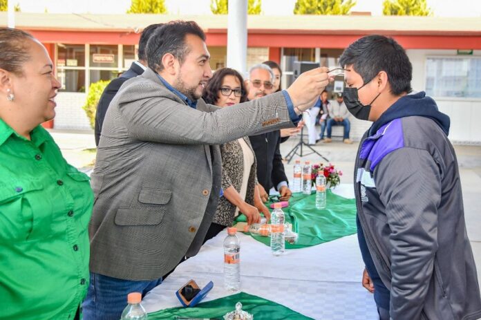 Entrega SMDIF Huamantla Lentes Gratuitos a Estudiantes del COBAT 02 - AlternativaTlx