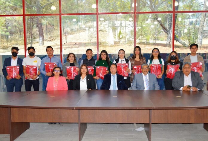 Uniforma UATx a Delegación para Universiada Regional 2023 - AlternativaTlx