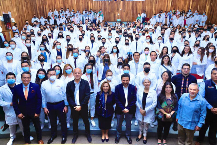 Gobernadora Lorena Cuéllar y Zoé Robledo dan Bienvenida a Médicos Especialistas que Brindarán Atención en Tlaxcala - AlternativaTlx