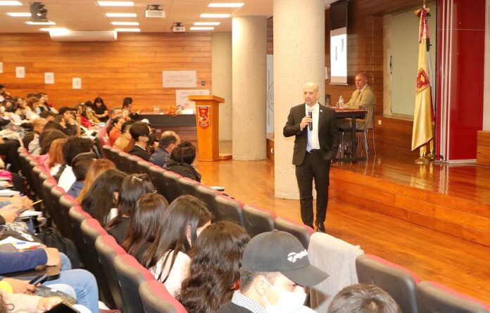 Disertan en la UATx sobre Constructivismo y Epistemología Jurídica - AlternativaTlx