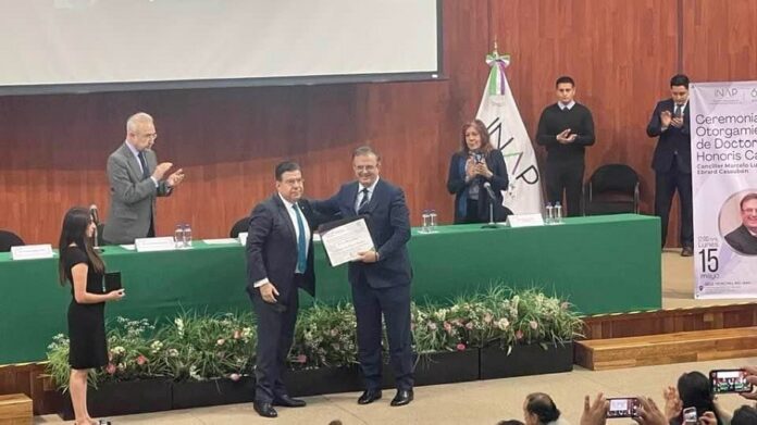 Con la Presencia de Lázaro Cárdenas Batel y Héctor Vasconcelos, Marcelo Ebrard Recibe Doctorado Honoris Causa - AlternativaTlx