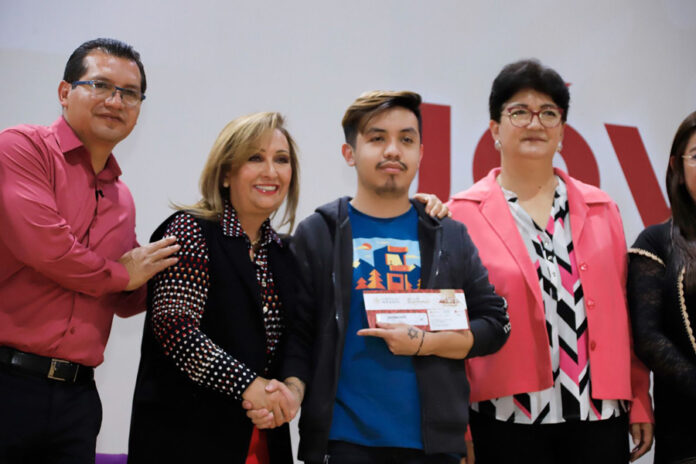 Encabezó Gobernadora Entrega de Tarjetas a Becarios “Jóvenes Construyendo el Futuro” - AlternativaTlx