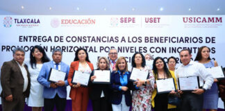 Entrega Cuéllar Cisneros Constancias de Promoción Horizontal de Sostenimiento Federal y Estatal - AlternativaTlx