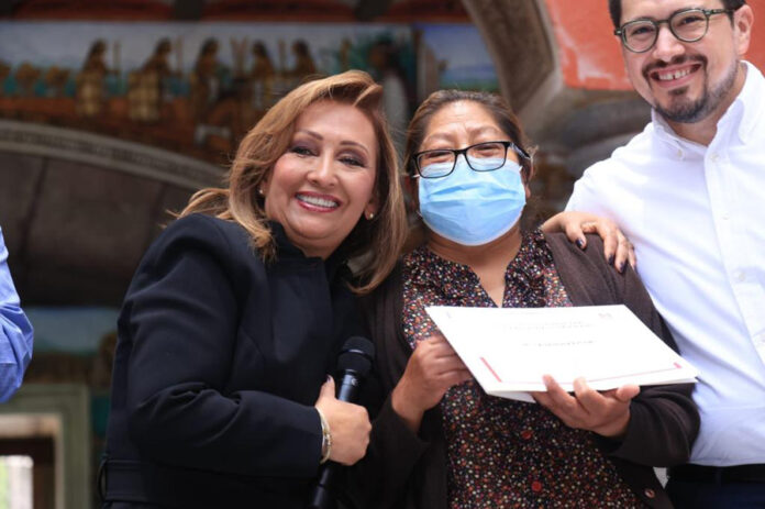 Entregaron Gobierno del Estado e Infonavit Reconocimientos a Derechohabientes Tlaxcaltecas - AlternativaTlx Entregaron Gobierno del Estado e Infonavit Reconocimientos a Derechohabientes Tlaxcaltecas - AlternativaTlx