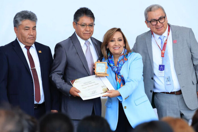 Reconoció Gobernadora Lorena Cuéllar a Docentes de la Sección 55 con más de 30 y 40 Años de Servicio - AlternativaTlx Reconoció Gobernadora Lorena Cuéllar a Docentes de la Sección 55 con más de 30 y 40 Años de Servicio - AlternativaTlx
