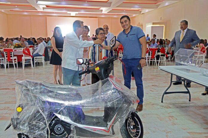 Celebra UATx a Agremiados del STEIESET - AlternativaTlx