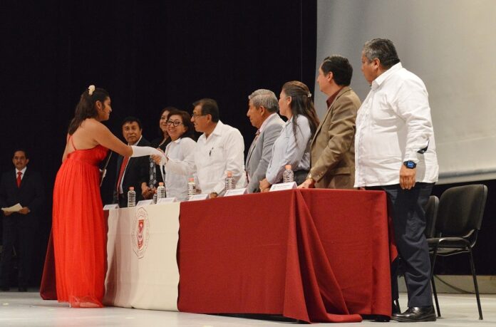 Culminan Estudios en la Facultad de Agrobiología de la UATx - AlternativaTlx