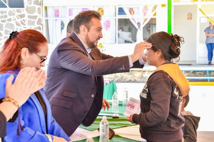 Da SMDIF Huamantla Bienestar a través de Lentes Gratuitos - AlternativaTlx