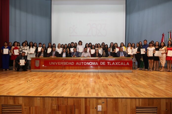 Culminan Estudios en la Facultad de Ciencias para el Desarrollo Humano de la UATx - AlternativaTlx