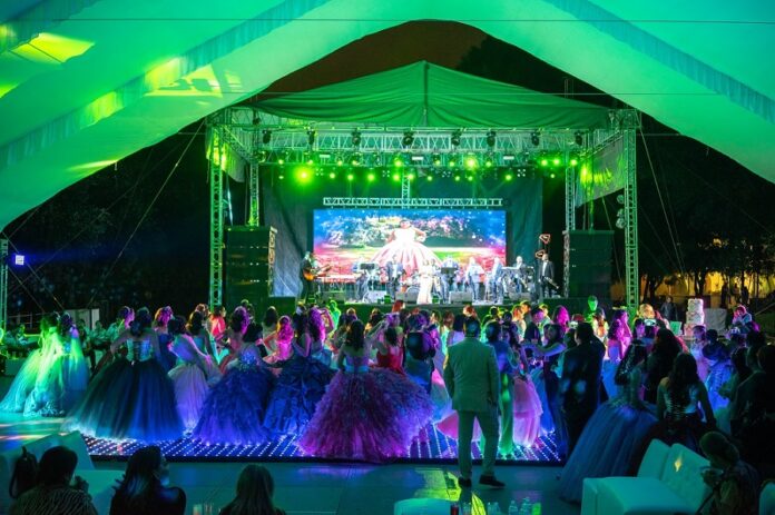 Gracias al Trabajo en Comunidad, 158 Jóvenes de Casas Hogar del DIF Nacional Celebraron sus XV Años en Los Pinos - AlternativaTlx