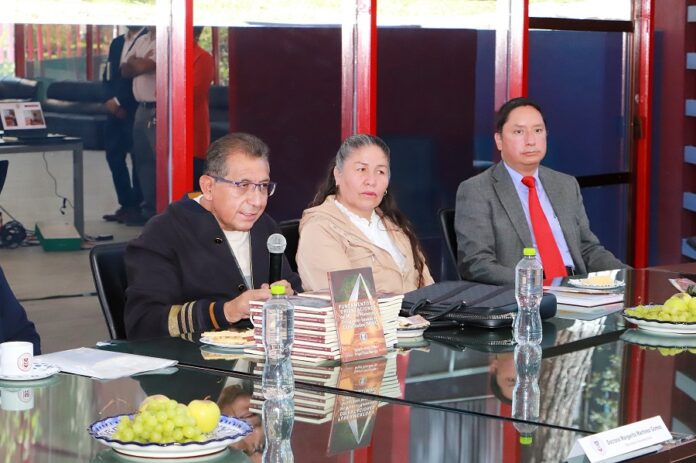 Presenta Rector de la UATx Libro sobre la Revitalización de su Modelo Educativo - AlternativaTlx